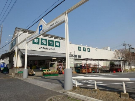 周辺環境　ジャパンミート卸売市場東浦和店 徒歩5分。 380m