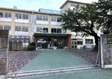 周辺環境　板橋区立赤塚第三中学校 徒歩12分。 910m
