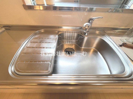 その他　【浄水器】ワンタッチで切り替えできる、浄水器を内蔵したキッチン水栓。ホースを伸ばせる為、キッチンのお掃除も楽々です