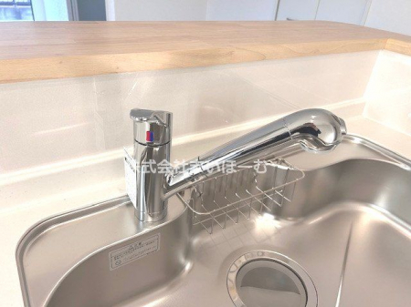 その他　【浄水器】ワンタッチで切り替えできる、浄水器を内蔵したキッチン水栓。ホースを伸ばせる為、キッチンのお掃除も楽々です