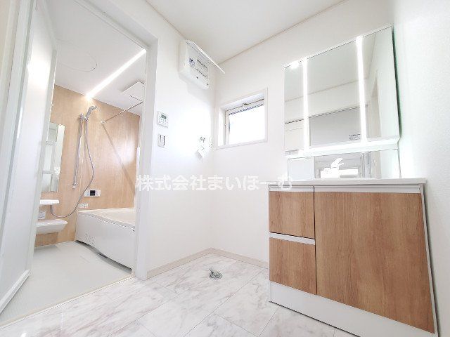 sk_J3ڂ̒ÈˌĂ̐ʑEʏ