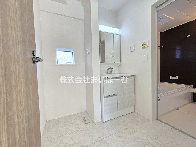 ʌs厚L ̐VzˌĂ̐ʑEʏ