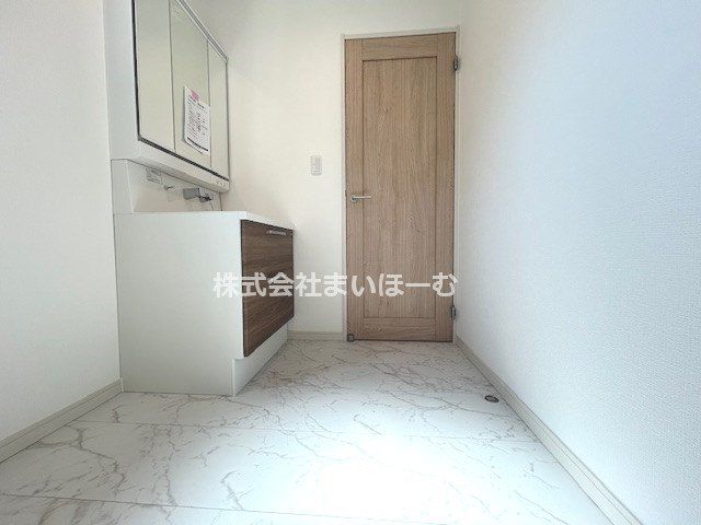 ʌs1ڂ̐VzˌĂ̐ʑEʏ