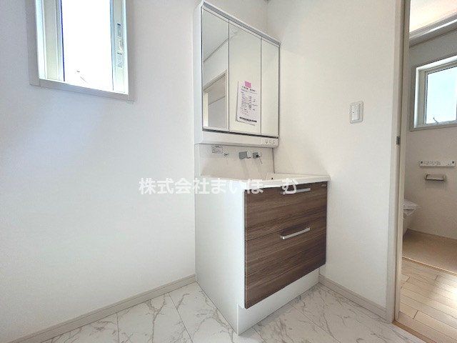 ʌs1ڂ̐VzˌĂ̐ʑEʏ