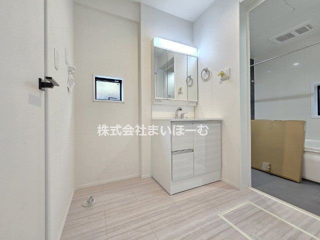 ʌs1ڂ̐VzˌĂ̐ʑEʏ