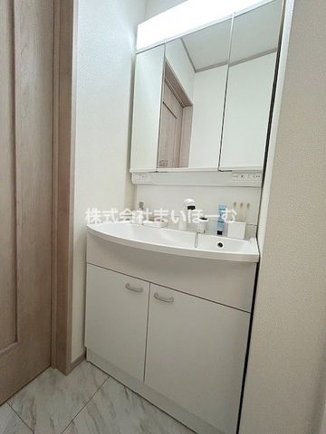 ʌs̉5ڂ̐VzˌĂ̐ʑEʏ