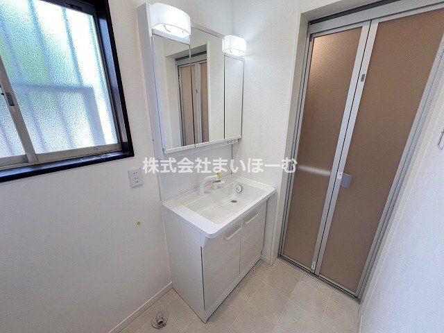 ʌ܎s΋q4ڂ̒ÈˌĂ̐ʑEʏ