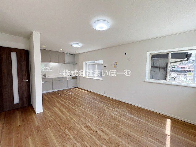 ʌ܎s΋q4ڂ̒ÈˌẴrO