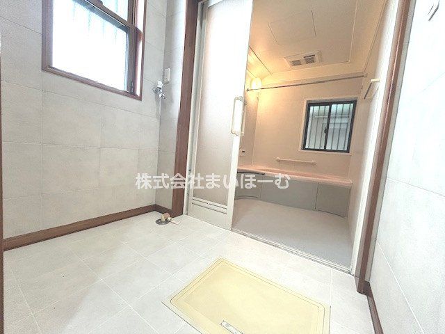 ʌ܎s΋厚q ̒ÈˌĂ̐ʑEʏ