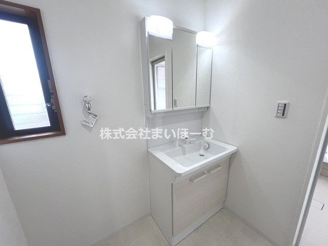 ʌzJsԖ쒬5ڂ̒ÈˌĂ̐ʑEʏ