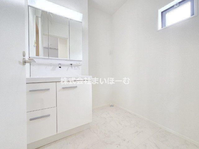 ʌsŒc1ڂ̐VzˌĂ̐ʑEʏ