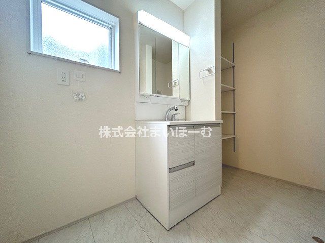 ʌs厚Vh ̐VzˌĂ̐ʑEʏ