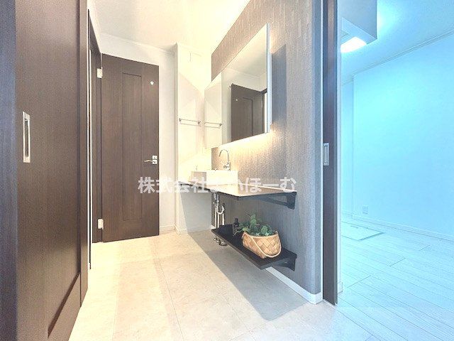 ʌssoH5ڂ̒ÈˌĂ̐ʑEʏ