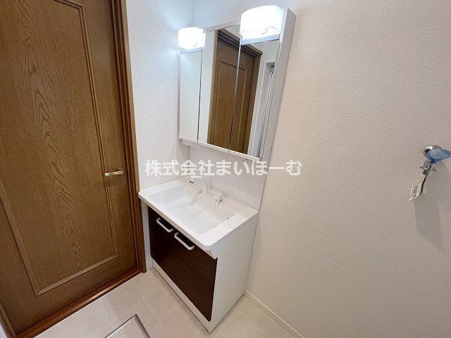 ʌ܎st3ڂ̒ÈˌĂ̐ʑEʏ