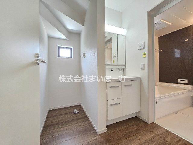 ʌs̉3ڂ̐VzˌĂ̐ʑEʏ