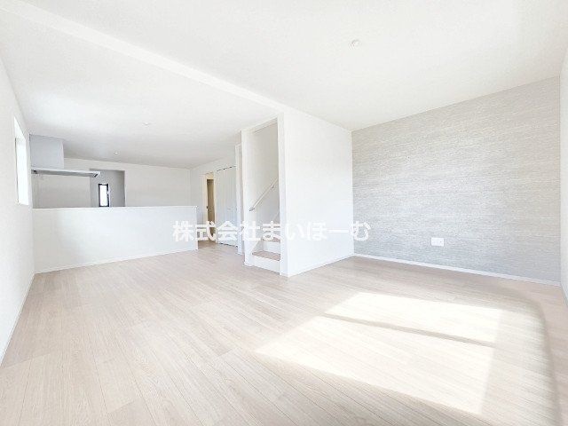 ʌ܎sYa搣5ڂ̐VzˌẴrO