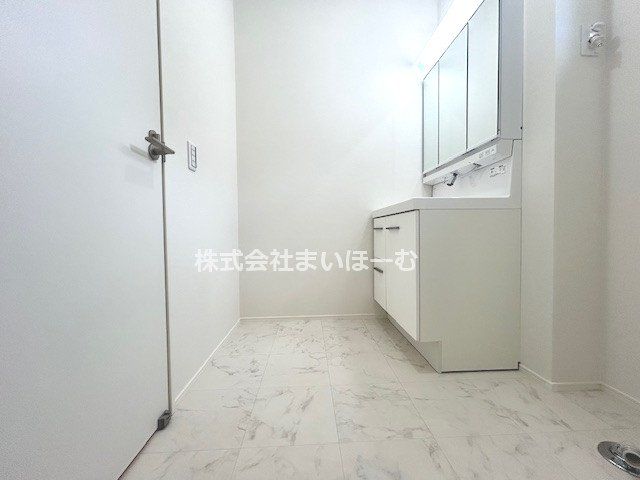 ʌs3ڂ̐VzˌĂ̐ʑEʏ