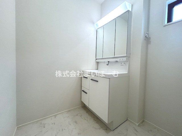 ʌs3ڂ̐VzˌĂ̐ʑEʏ