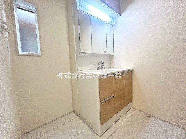 ʌs5ڂ̐VzˌĂ̐ʑEʏ