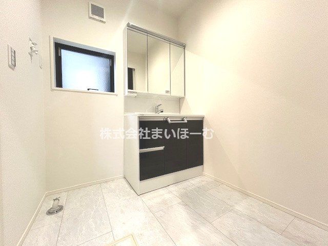 ʌs씵J5ڂ̐VzˌĂ̐ʑEʏ