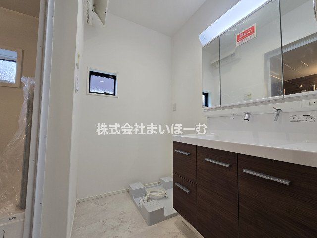 ʌs3ڂ̐VzˌĂ̐ʑEʏ