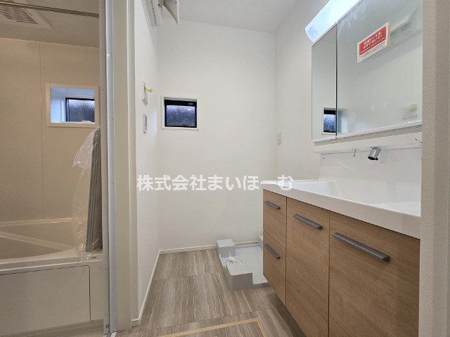 ʌs3ڂ̐VzˌĂ̐ʑEʏ