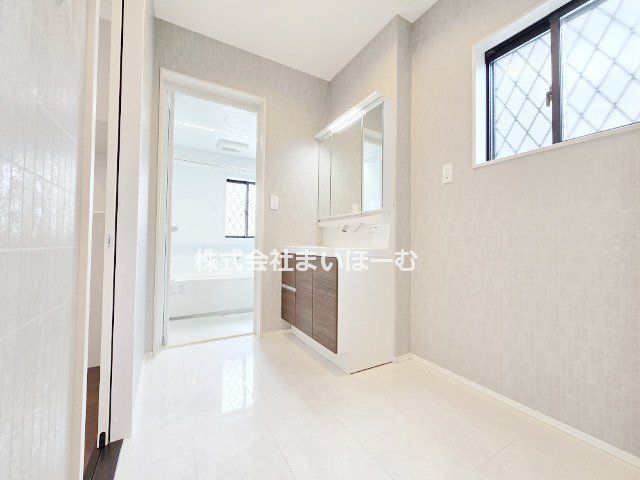 ʌs厚s ̒ÈˌĂ̐ʑEʏ