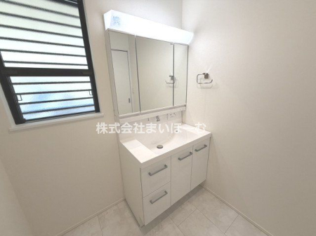 ʌ܎s΋{{2ڂ̒ÈˌĂ̐ʑEʏ