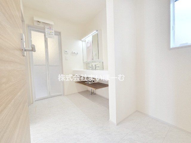 ʌ܎s΋厚RVc ̐VzˌĂ̐ʑEʏ