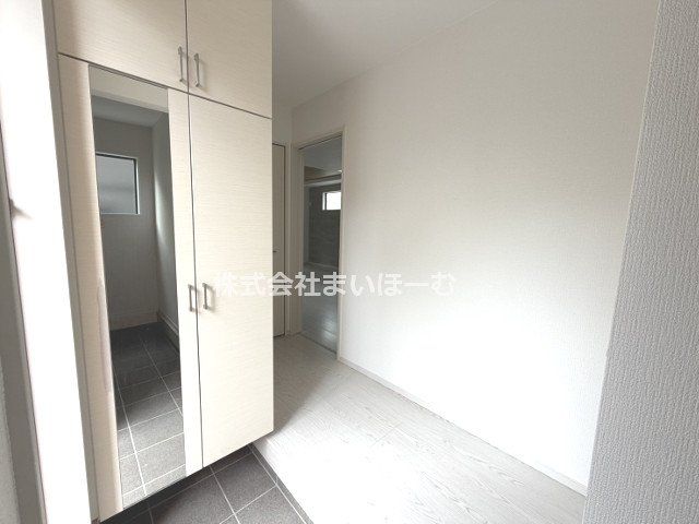 ʌ܎s΋厚O ̐VzˌĂ̐ʑEʏ