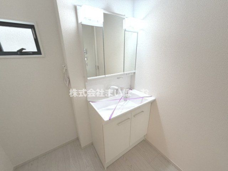 ʌ܎s΋厚O ̐VzˌĂ̐ʑEʏ