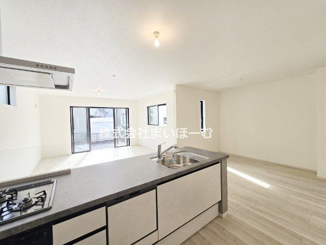 ʌsJ{4ڂ̐VzˌẴrO