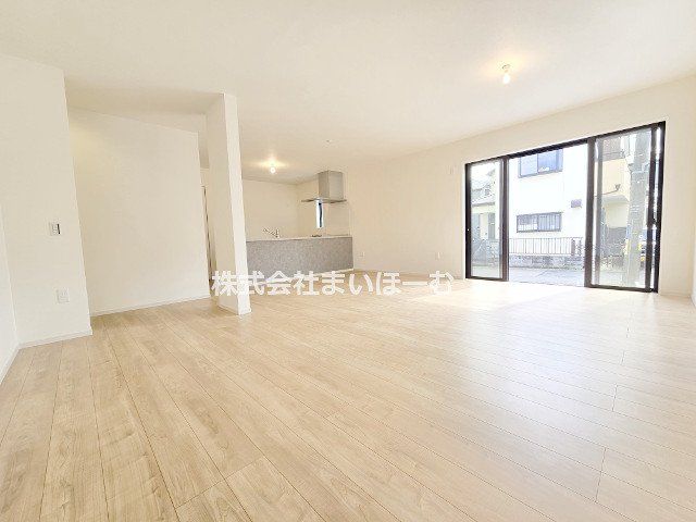 ʌsJ{4ڂ̐VzˌẴrO