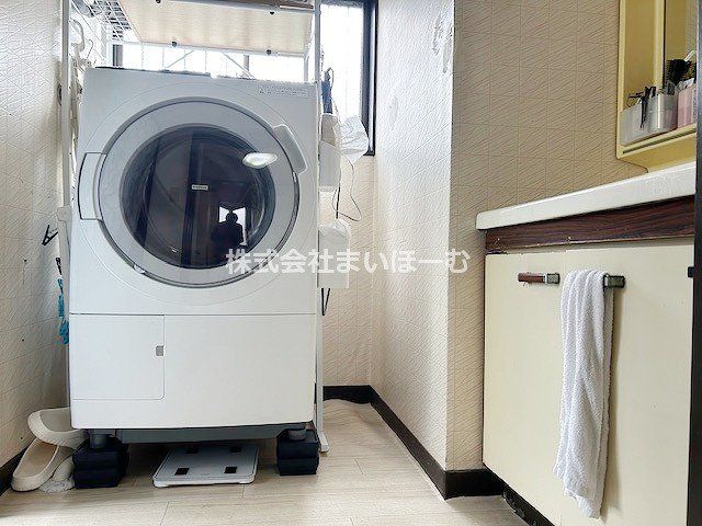 ʌ܎s厚~ ̒ÈˌĂ̐ʑEʏ