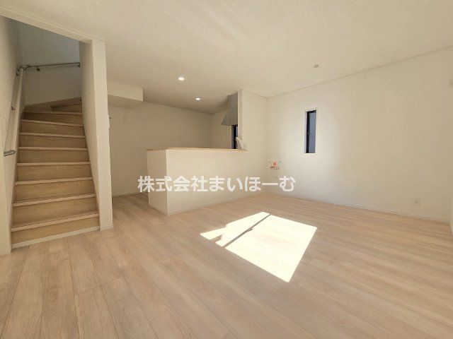 ��ʌ�����s����1���ڂ̐V�z��ˌ��Ẵ��r���O