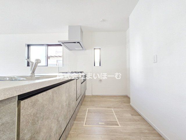 ��ʌ�����s���2���ڂ̐V�z��ˌ��ẴL�b�`��