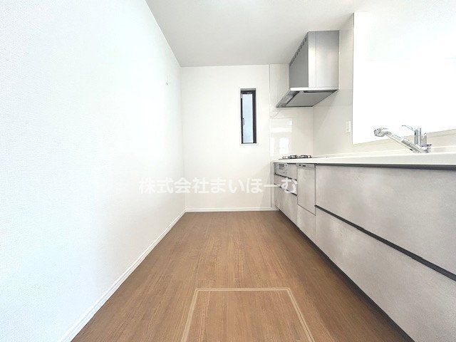 ��ʌ�����s�ŋ{���� �̐V�z��ˌ��ẴL�b�`��