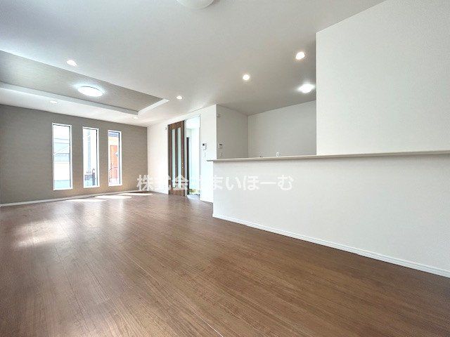 ��ʌ�����s�ŋ{���� �̐V�z��ˌ��Ẵ��r���O