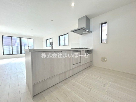 ��ʌ�����s�ŉ�3���ڂ̐V�z��ˌ��ẴL�b�`��