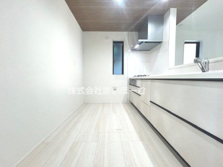 ��ʌ�����s�{�O��3���ڂ̐V�z��ˌ��ẴL�b�`��