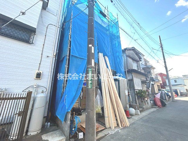 ��ʌ�����s�{�O��3���ڂ̐V�z��ˌ��Ă̌��n�O�ώʐ^