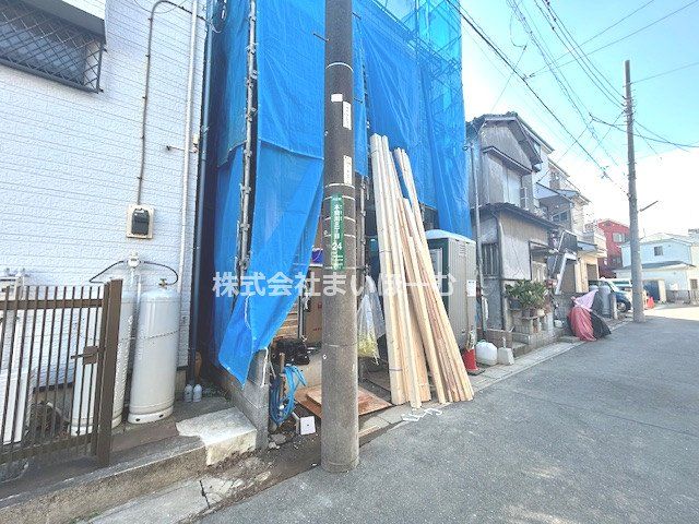 ��ʌ�����s�{�O��3���ڂ̐V�z��ˌ��Ă̌��n�O�ώʐ^