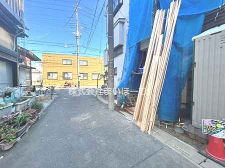 ��ʌ�����s�{�O��3���ڂ̐V�z��ˌ��Ă̌��n�O�ώʐ^