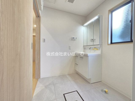 ��ʌ������s�J�˒�1818-3�̒��È�ˌ��Ă̐��ʑ�E���ʏ�