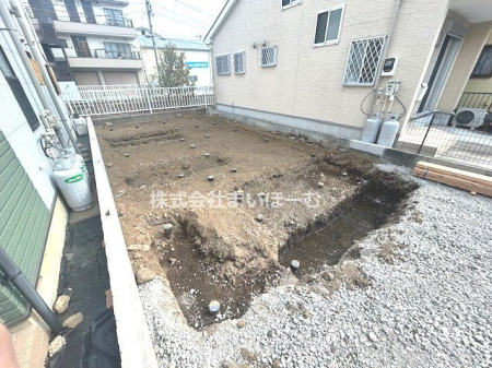 ��ʌ�����s������1���ڂ̐V�z��ˌ��Ă̌��n�O�ώʐ^