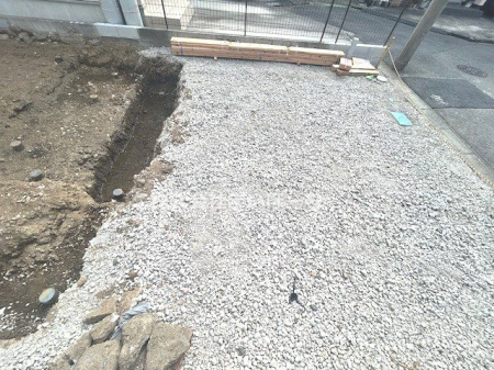 ��ʌ�����s������1���ڂ̐V�z��ˌ��Ă̌��n�O�ώʐ^