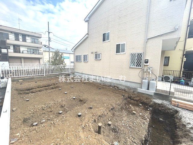 ��ʌ�����s������1���ڂ̐V�z��ˌ��Ă̌��n�O�ώʐ^