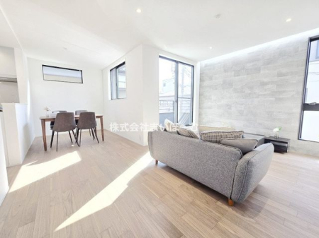 ��ʌ�����s������1���ڂ̐V�z��ˌ��Ẵ��r���O