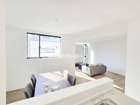 ��ʌ�����s������1���ڂ̐V�z��ˌ��Ẵ��r���O