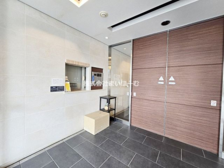 ��ʌ�����s�≺��3���ڂ̒��Ã}���V�����̃G���g�����X